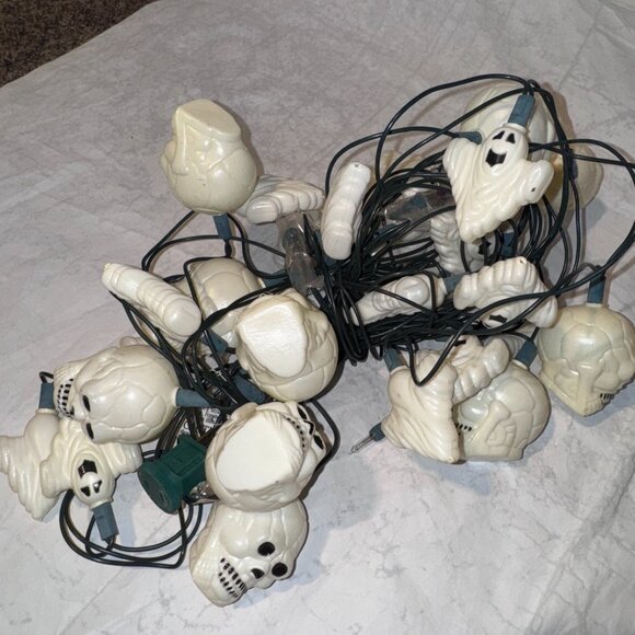 Vintage Halloween 32 Ghost & Skulls Blow Mold String Lights - Picture 6 of 8